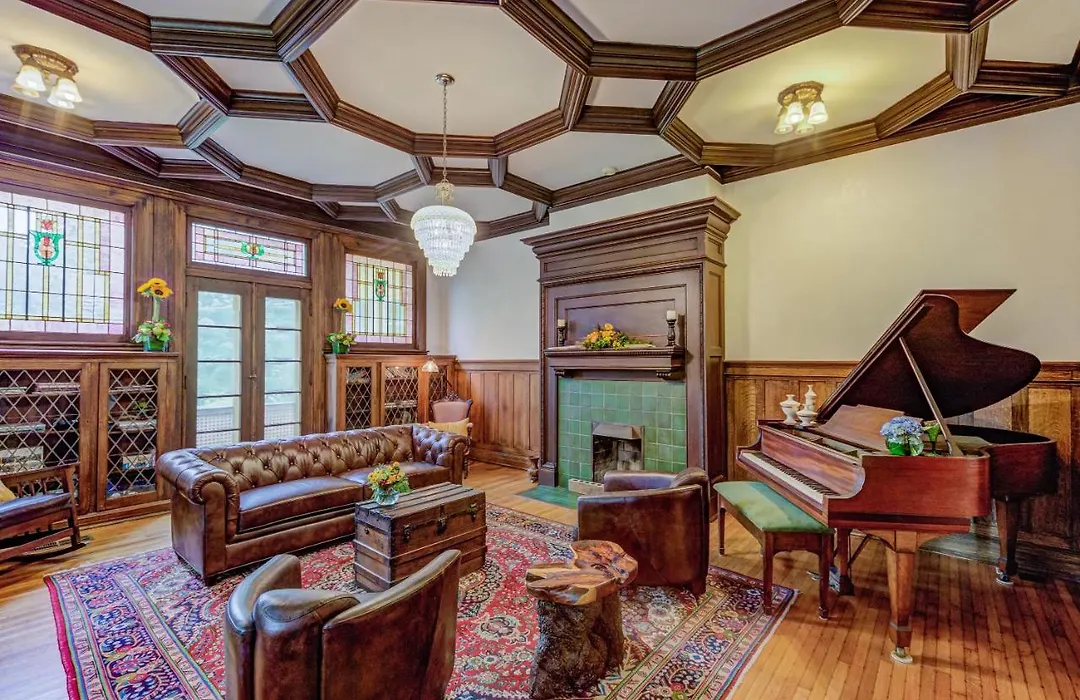 Oak Hall Mansion And Boutique Hotel-1